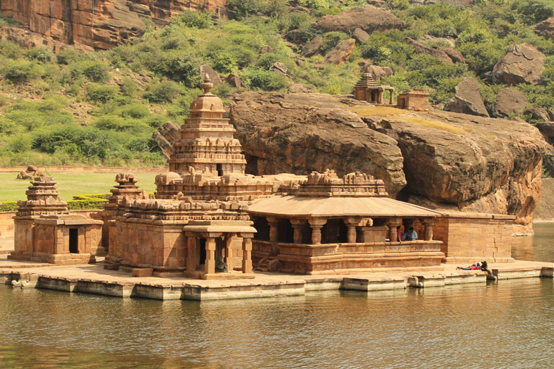 A Travel Guide on Badami Caves | Travel And Trekking