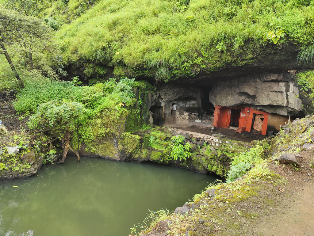 Muni Cave , Tikona fort trek